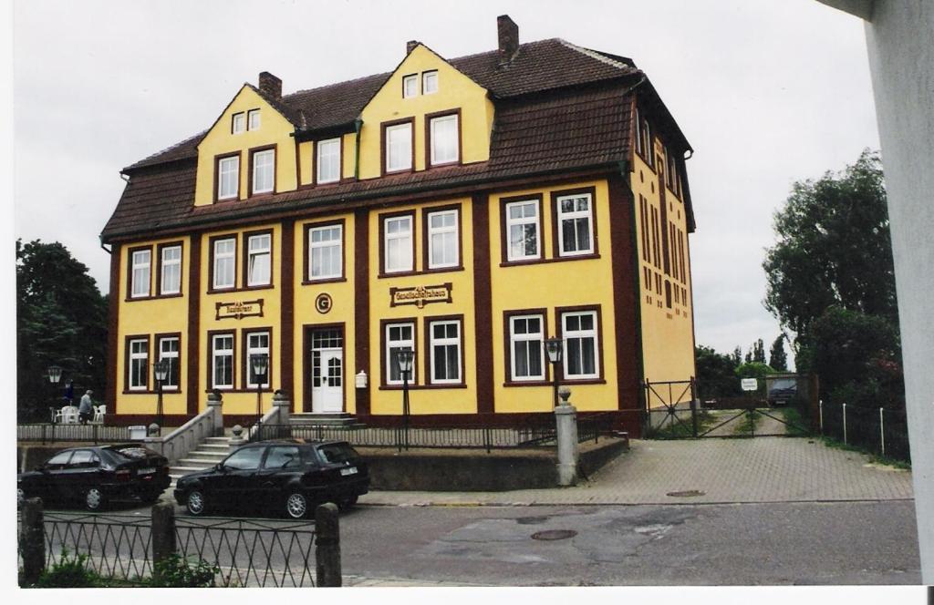 Hotel Gesellschaftshaus Bergen Auf Rugen Exterior foto